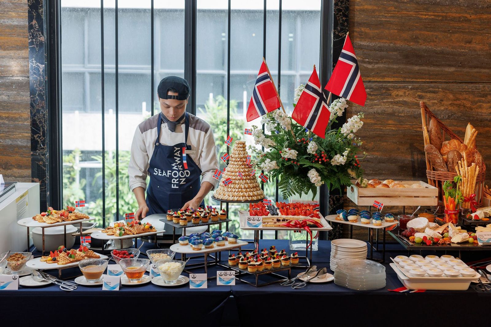 Menu planning in event catering: guests, season and allergens